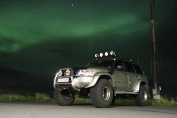 Northern lights hunt in a Super Jeep - Image 9