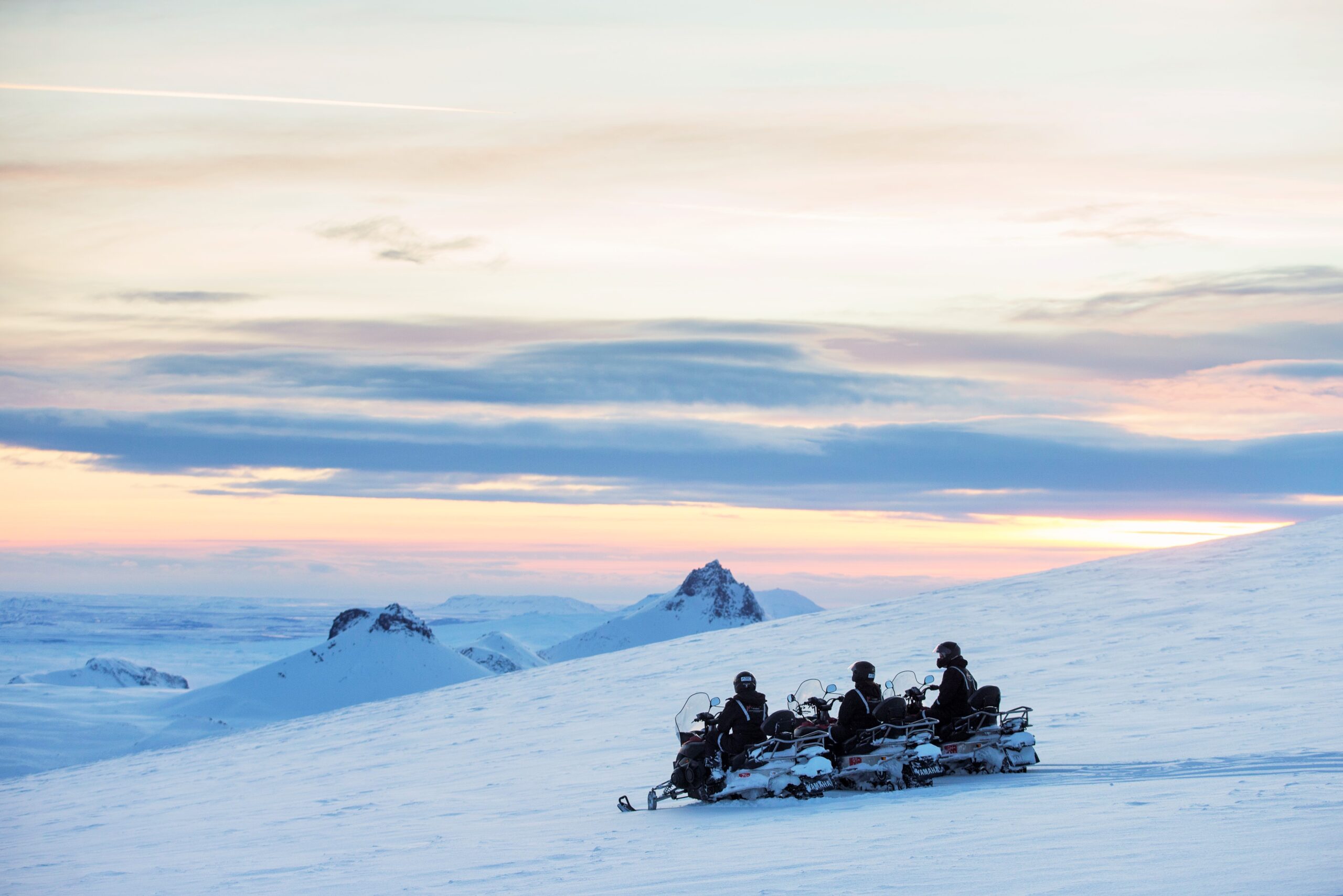 Pearl Tour - Golden Circle Super Jeep Tour & Snowmobiling