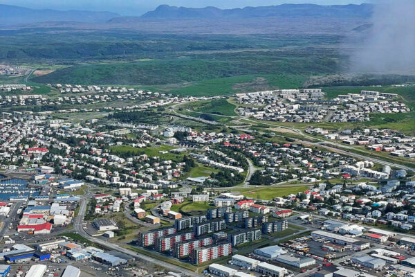 Waterfalls and glacier landing – Helicopter tour from Reykjavik - Image 3