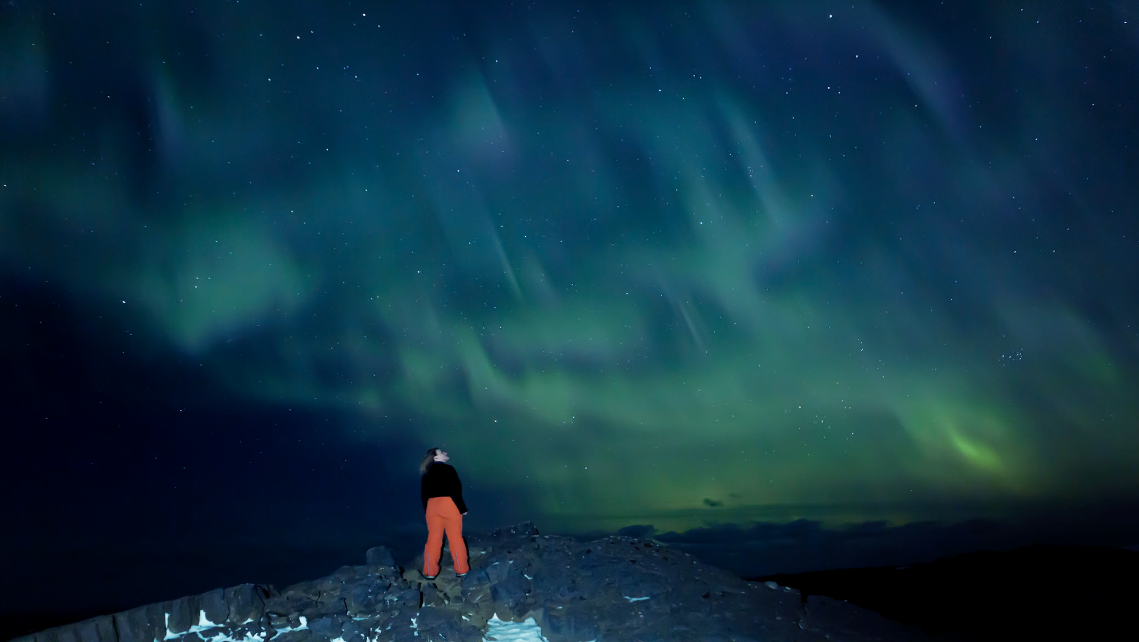 Enchanted Aurora: A Cozy Adventure with Northern Lights Viewing and Photography