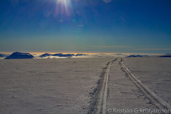 Golden Circle & Glacier, optional snowmobile tour - Image 2