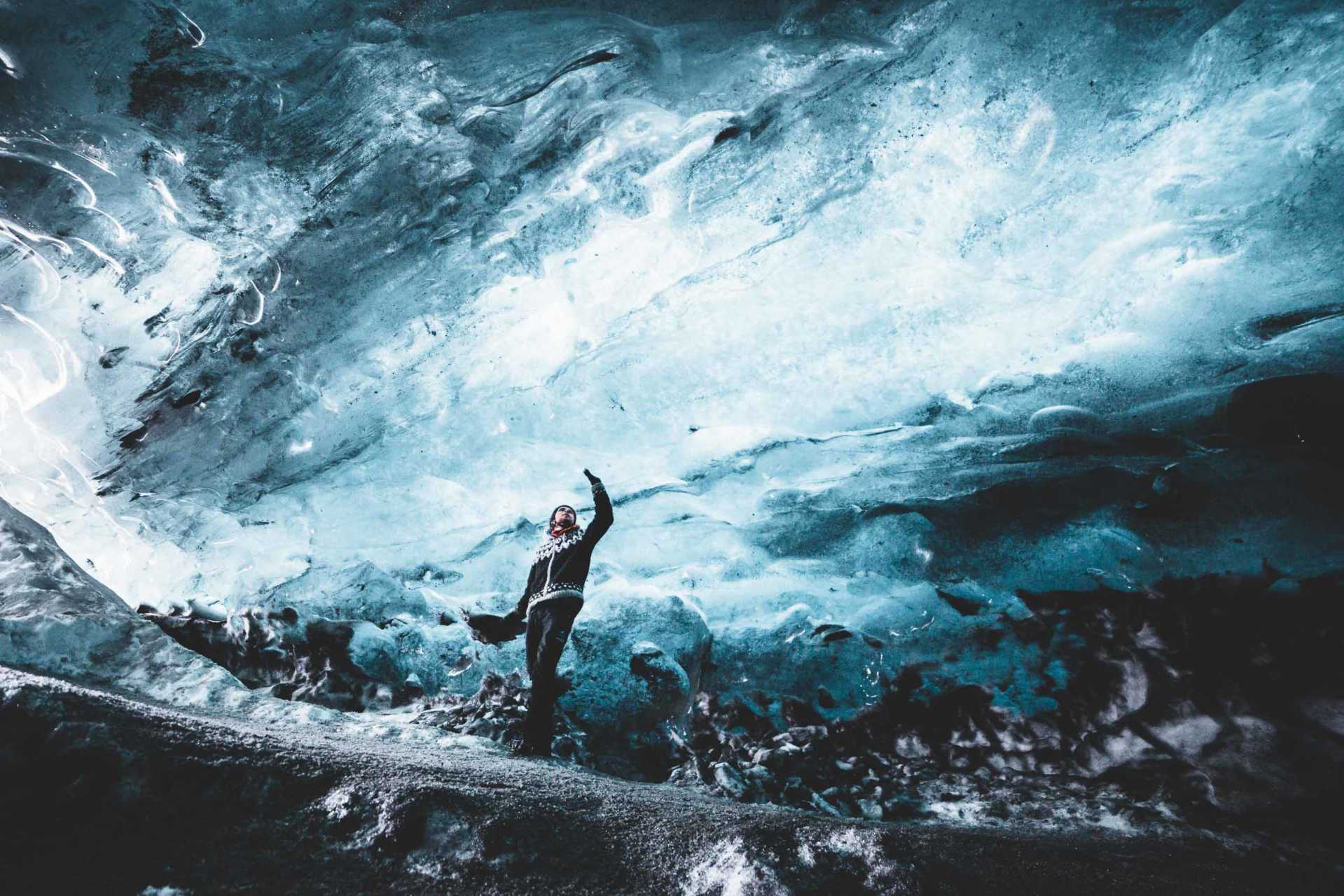 Chinese Tour: 3 Day Winter South Coast tour, Ice Cave and glacier Hike included.